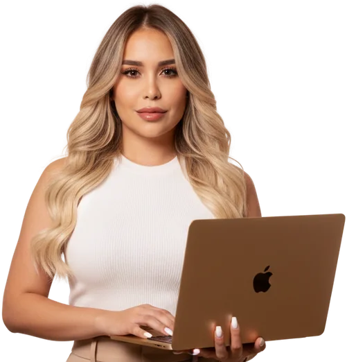 Sara Garcés con su computador